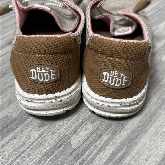 Hey Dude Woven Tan Slip-Ons Size 8 - Picture 3 of 6